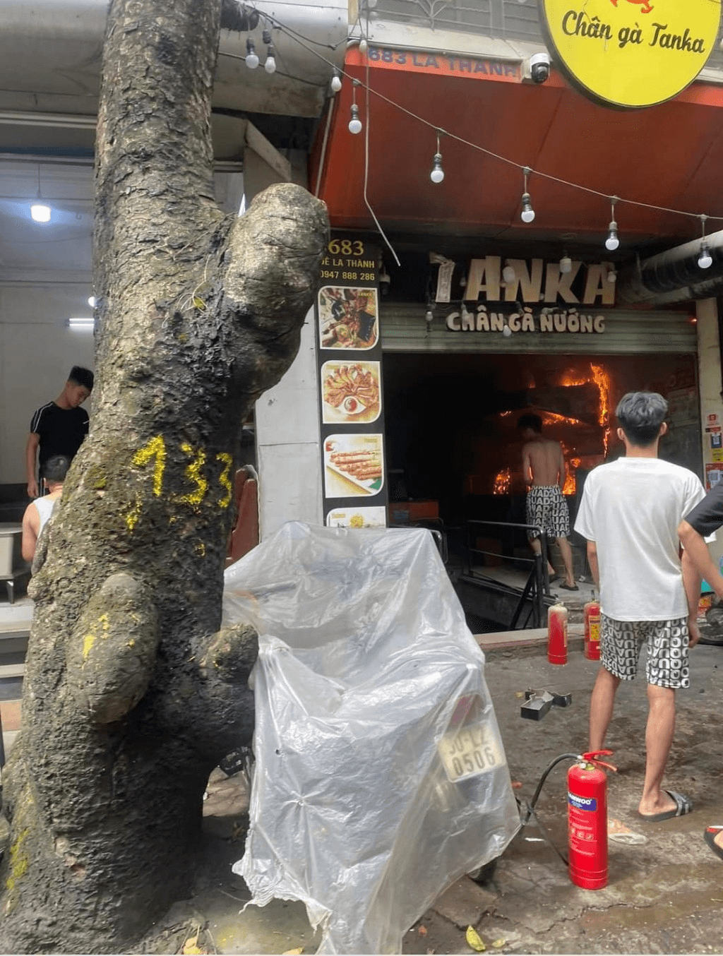 Hà Nội: Cháy cơ sở kinh doanh ăn uống ở phố Đê La Thành