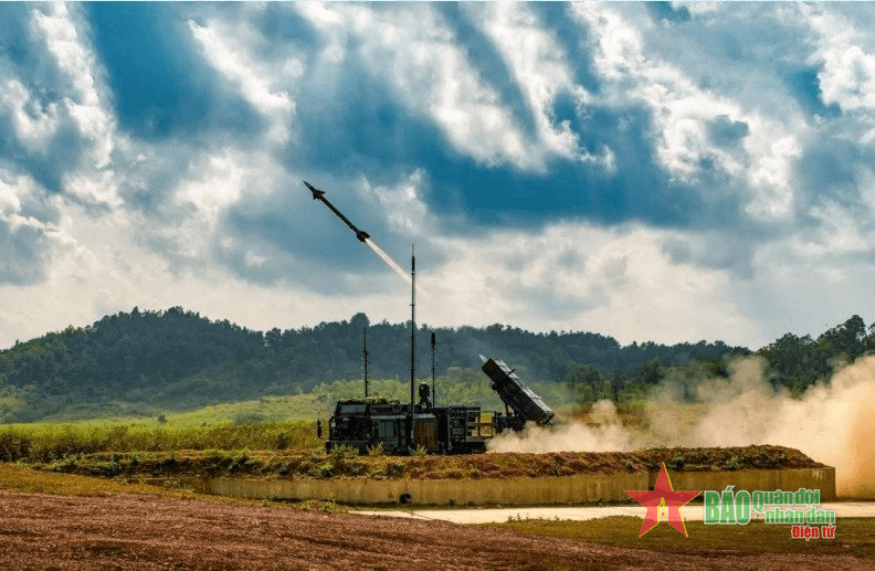 Sư đoàn 377 thi đua hoàn thành tốt nhiệm vụ huấn luyện, sẵn sàng chiến đấu, quản lý vùng trời