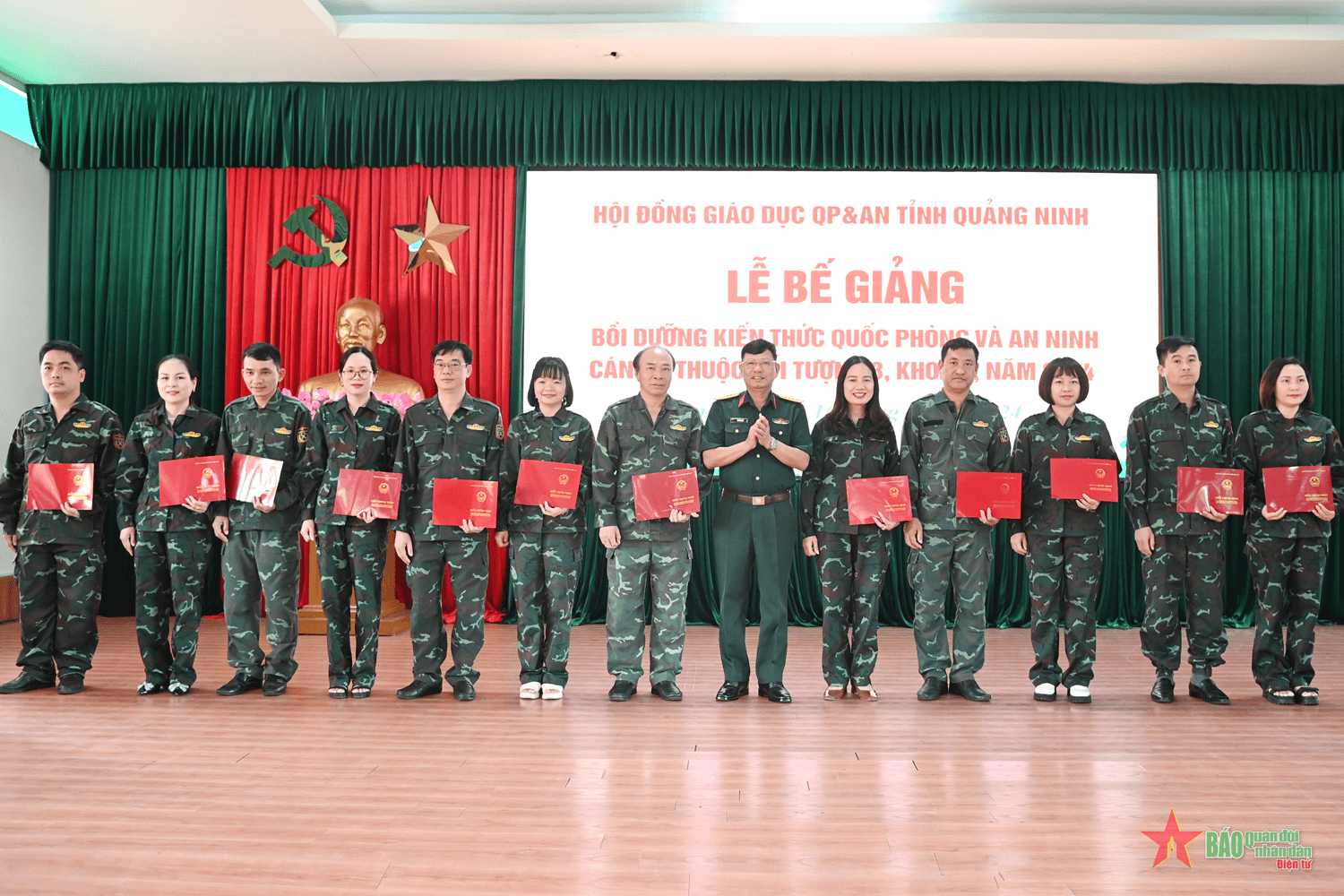 Quảng Ninh: Bế giảng lớp bồi dưỡng kiến thức Quốc phòng-An ninh đối tượng 3