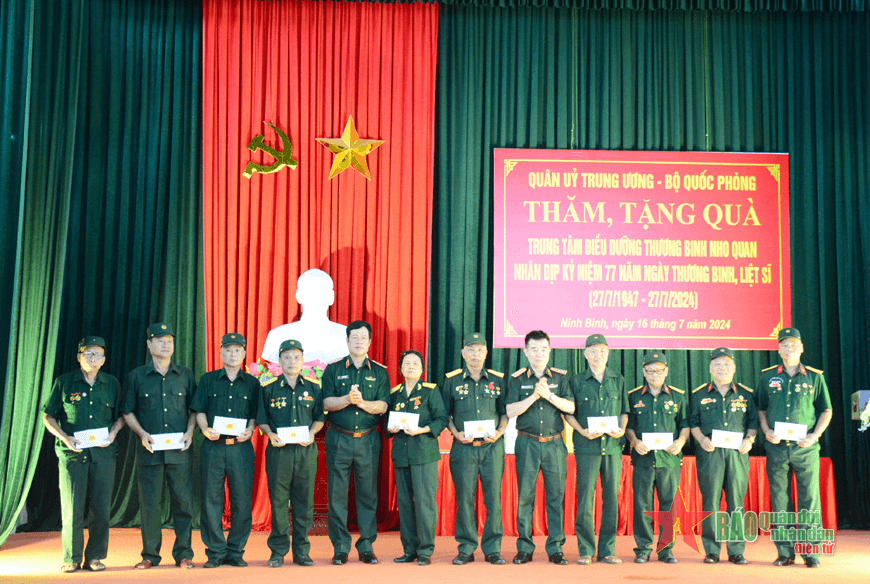 Quân ủy Trung ương- Bộ Quốc phòng tặng quà Trung tâm Điều dưỡng thương binh Nho Quan
