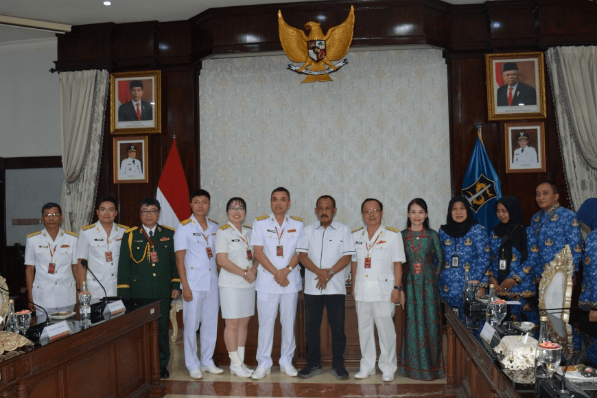 Đoàn công tác Tàu buồm 286 - Lê Quý Đôn thăm, giao lưu tại Surabaya (Indonesia)