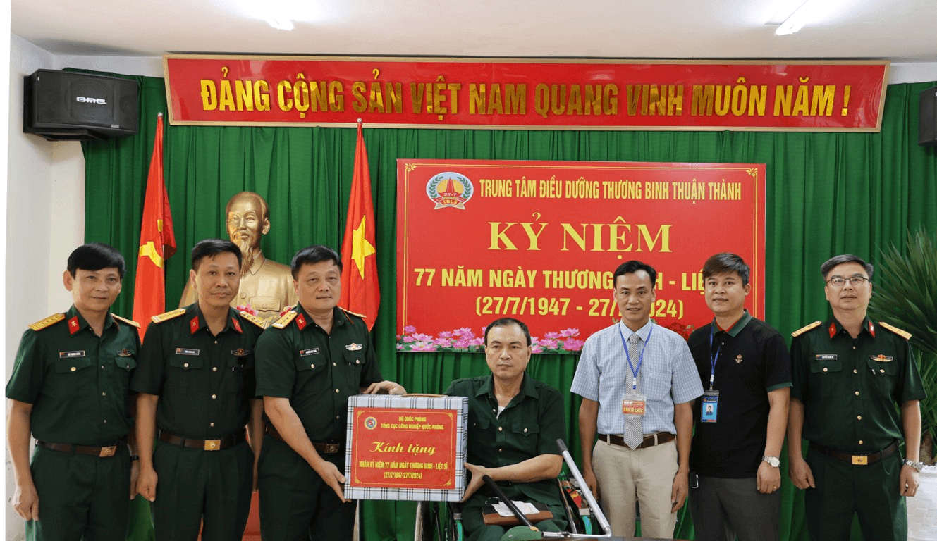 Tổng cục Công nghiệp Quốc phòng thăm hỏi, tặng quà thương binh