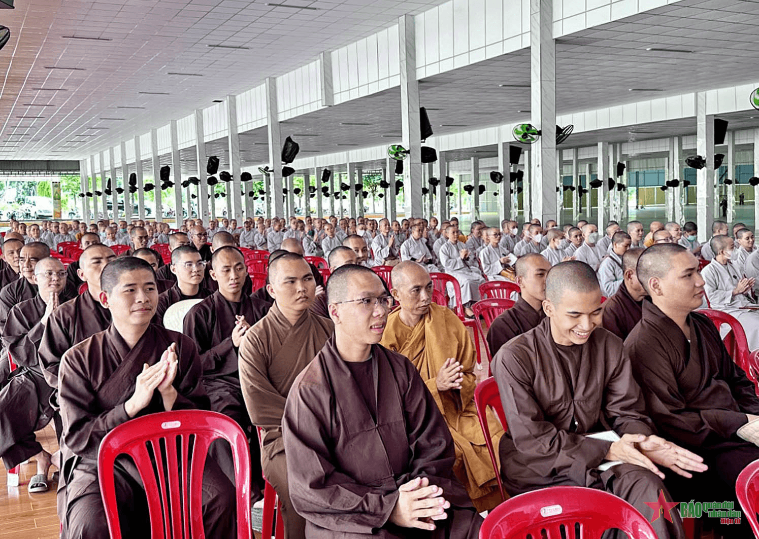 Phổ biến kiến thức quốc phòng, an ninh cho nhà tu hành, chức sắc, chức việc Phật giáo