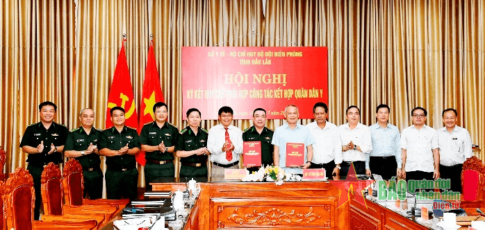 Ký kết quy chế phối hợp công tác kết hợp quân dân y
