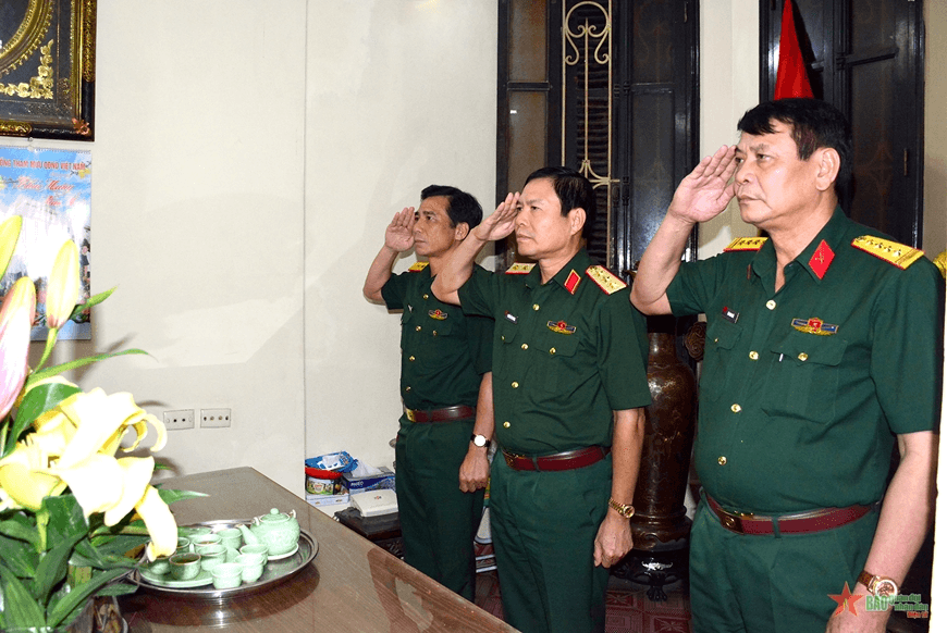 Thượng tướng Nguyễn Tân Cương thăm hỏi, tri ân các đồng chí nguyên lãnh đạo Bộ Quốc phòng