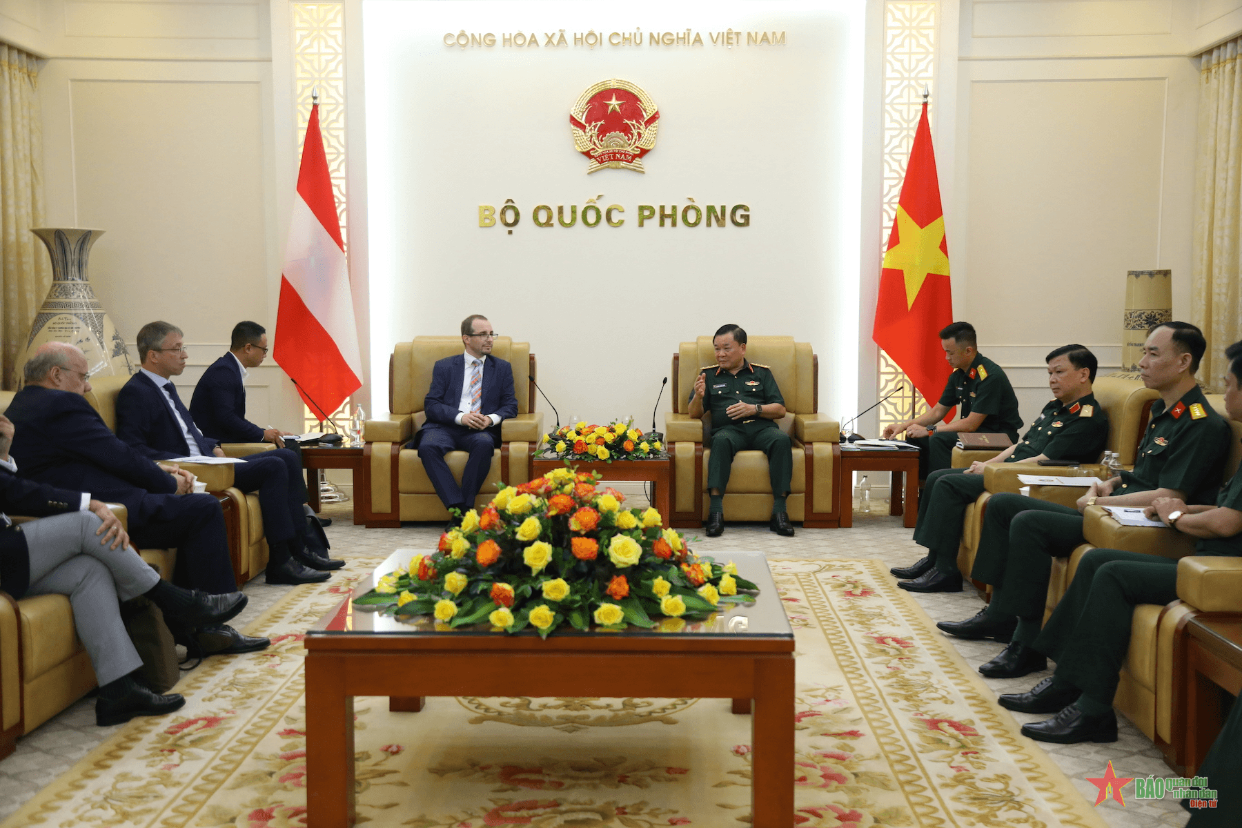 Thượng tướng Hoàng Xuân Chiến tiếp Quốc vụ khanh Quốc phòng Áo