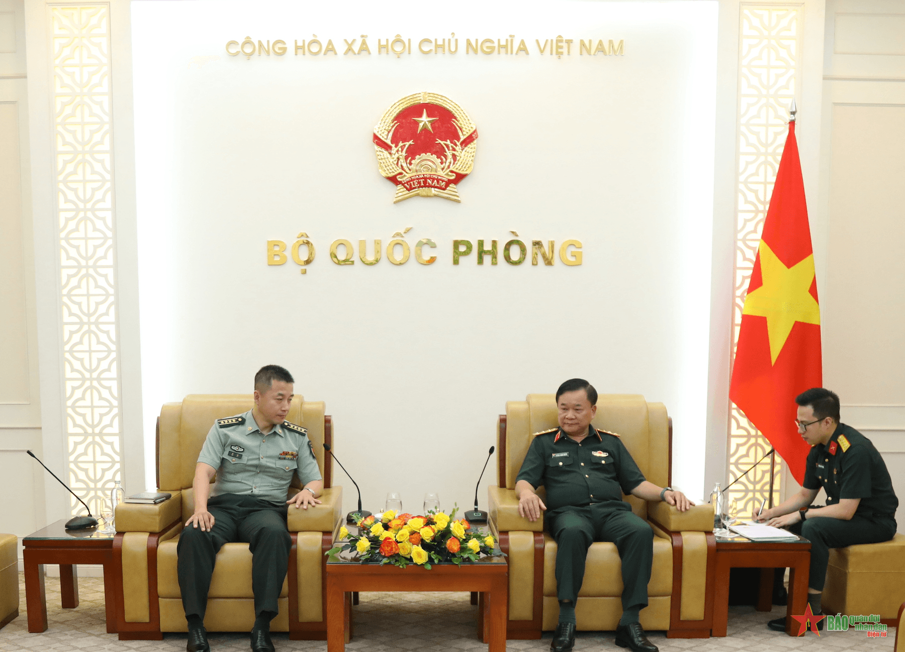 Thượng tướng Hoàng Xuân Chiến tiếp Tùy viên Quốc phòng Trung Quốc tại Việt Nam