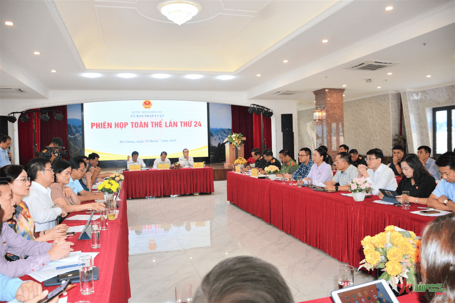 Nhất trí đề nghị bổ sung dự án Luật sửa đổi, bổ sung một số điều của Luật Sĩ quan Quân đội nhân dân Việt Nam