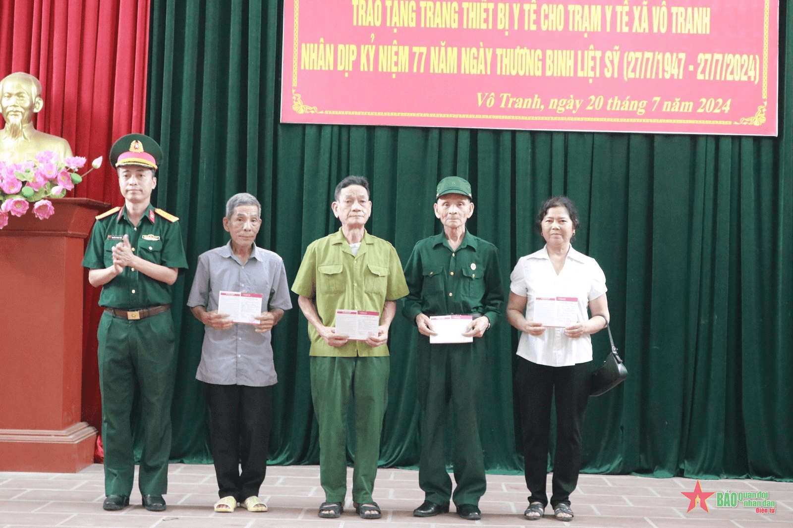 Bệnh viện Bỏng Quốc gia Lê Hữu Trác (Học viện Quân y) tặng quà và khánh thành “Nhà Đại đoàn kết” tại tỉnh Thái Nguyên