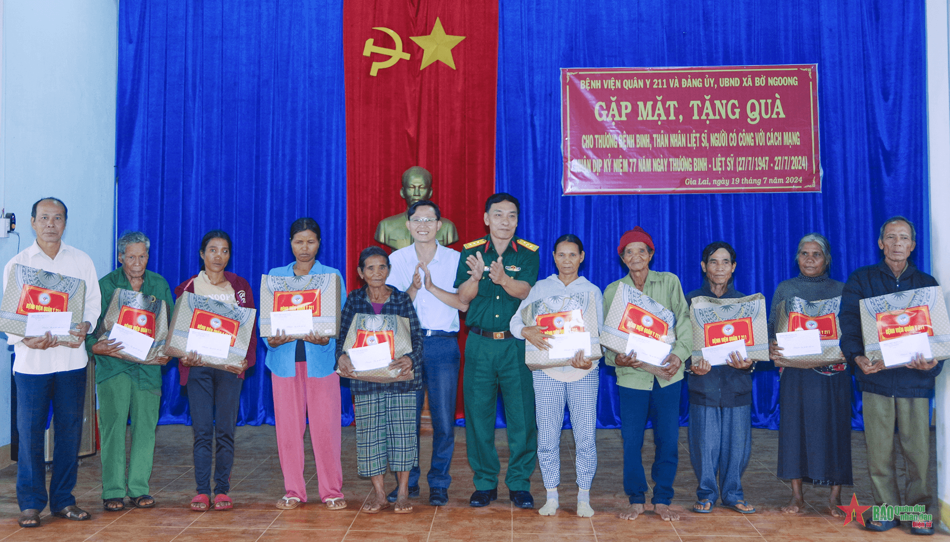 Bệnh viện Quân y 211: Khám bệnh tri ân gia đình chính sách và nhân dân