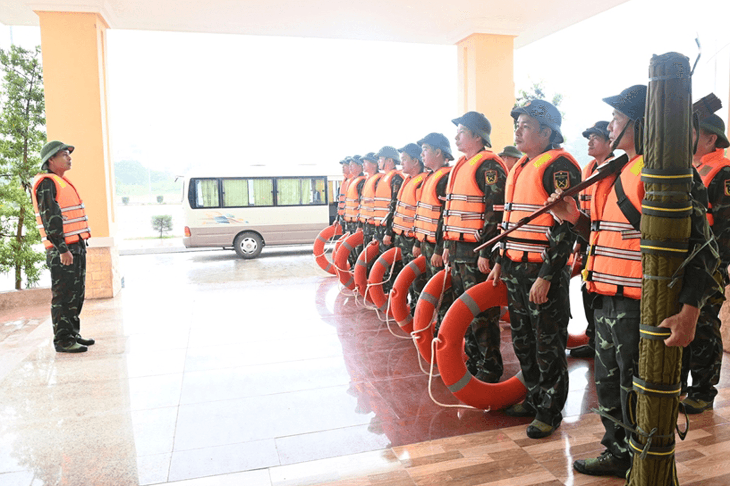 Lực lượng vũ trang tỉnh Quảng Ninh chủ động ứng phó với bão số 2