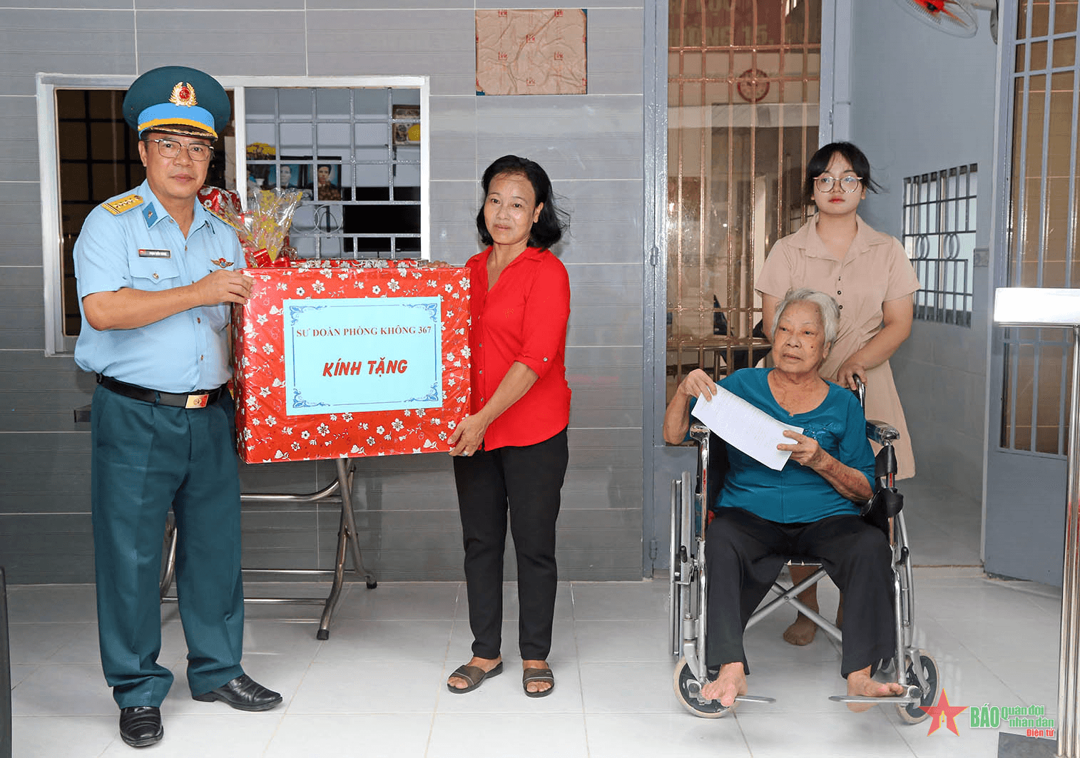 Sư đoàn Phòng không 367 trao nhà tình nghĩa tặng gia đình chính sách