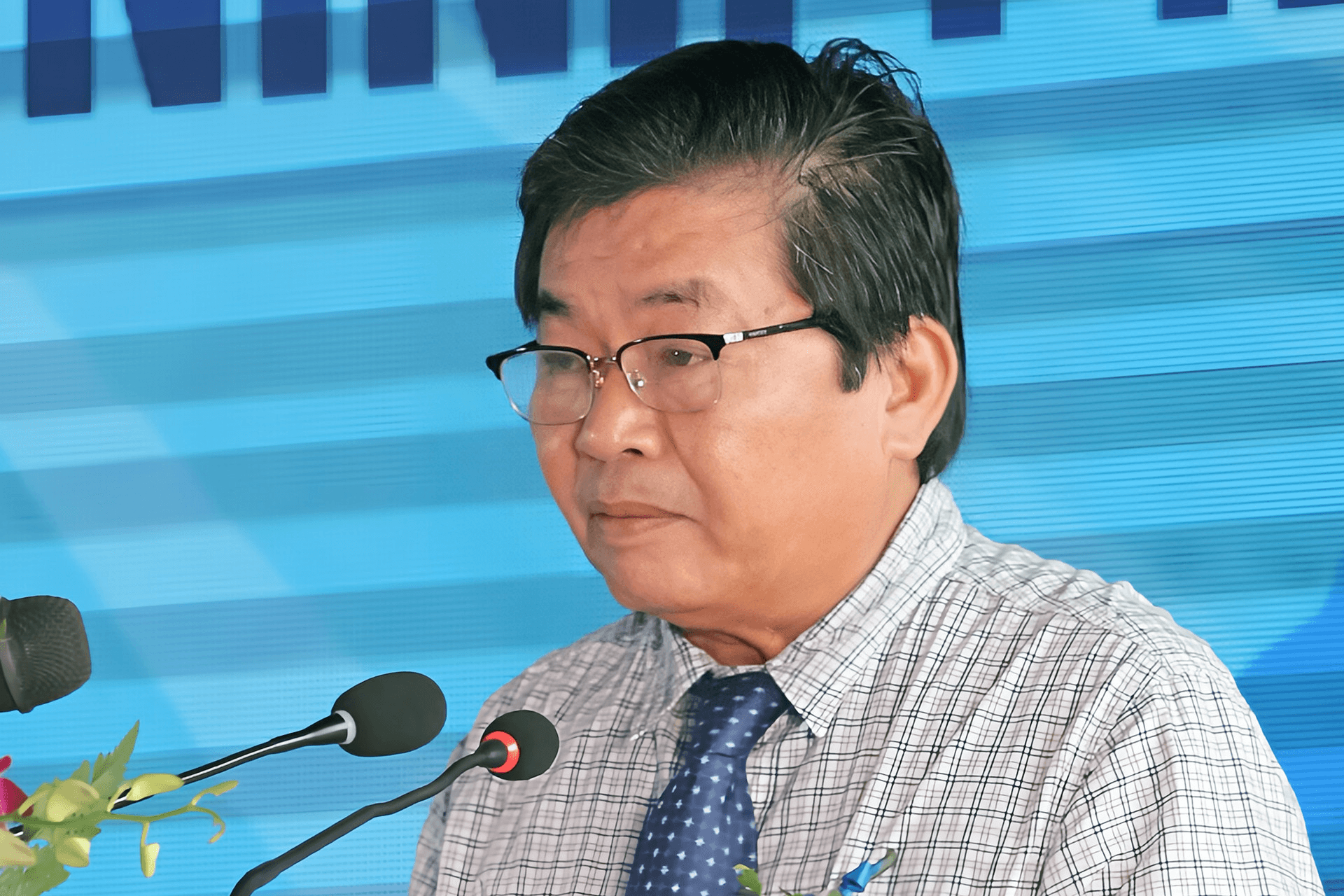 Thi hành kỷ luật nguyên Chủ tịch Ủy ban nhân dân tỉnh Ninh Thuận