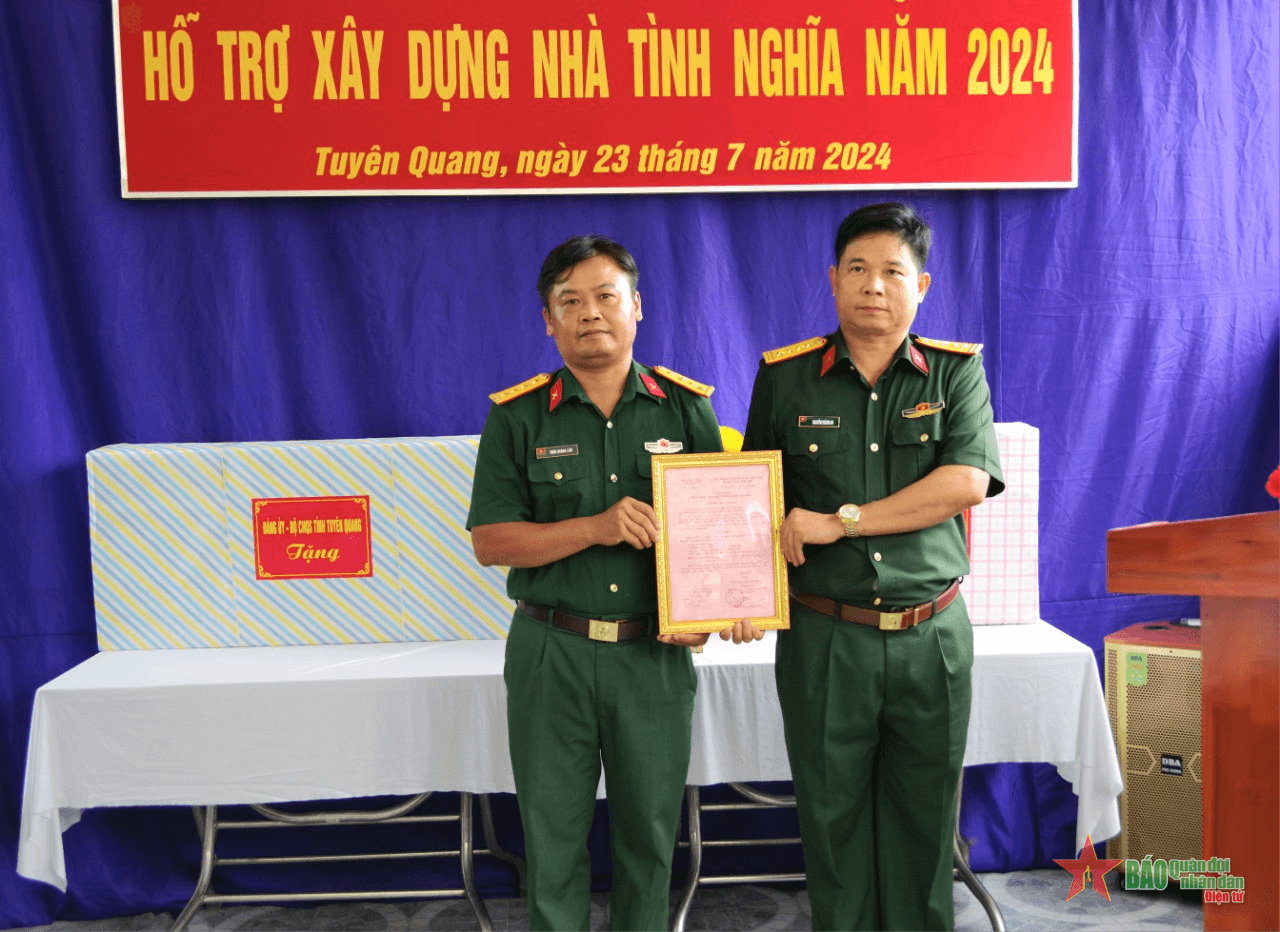 Bộ Chỉ huy Quân sự tỉnh Tuyên Quang hỗ trợ xây nhà tình nghĩa tặng quân nhân có hoàn cảnh khó khăn