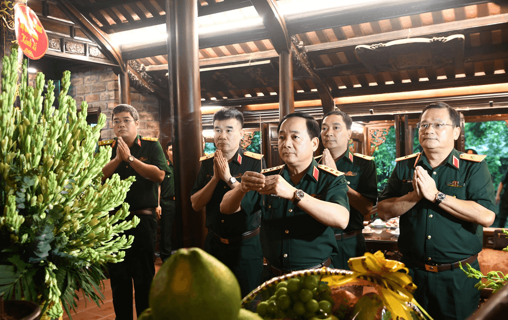 Thượng tướng Trịnh Văn Quyết dâng hương tưởng nhớ, tri ân Đại tướng Nguyễn Chí Thanh