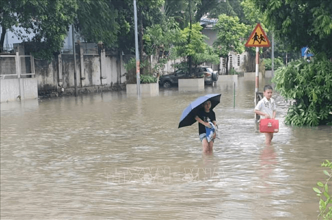 Hà Nội: Ngập úng tại nhiều tuyến đường, khu đô thị
