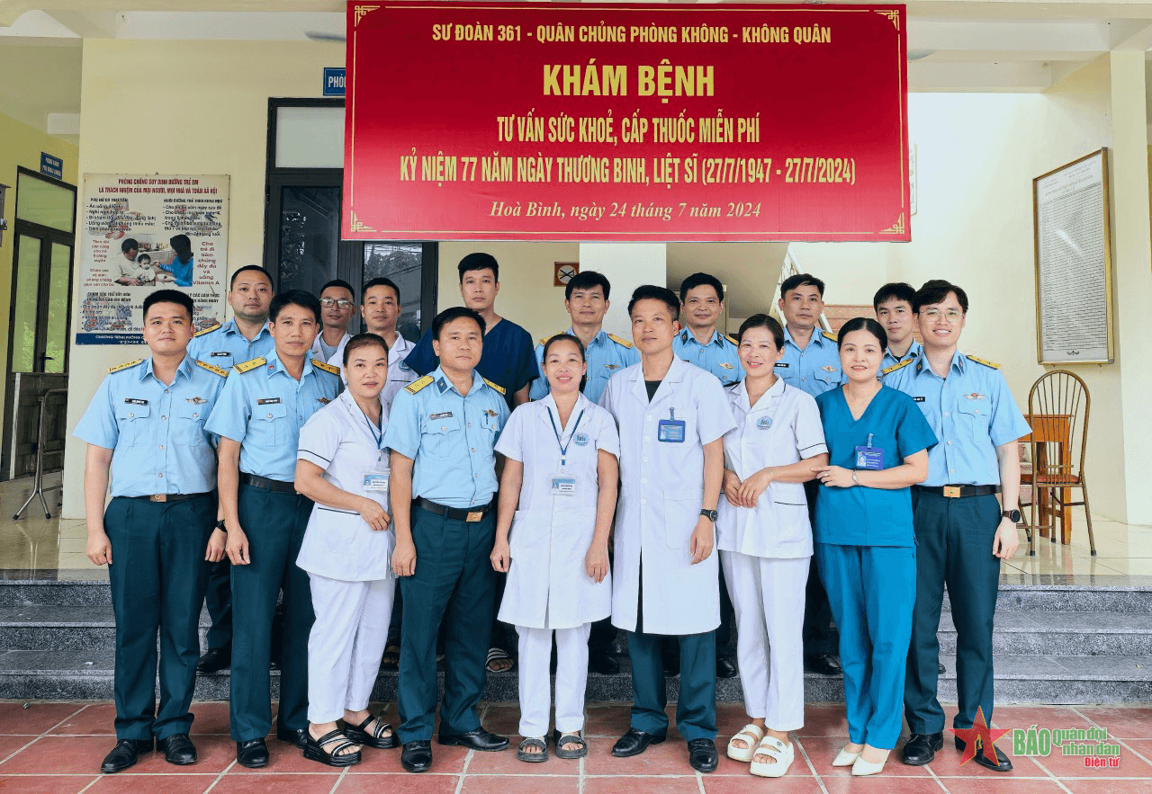 Trung đoàn 250 khám bệnh, tư vấn sức khỏe cho hơn 100 người dân