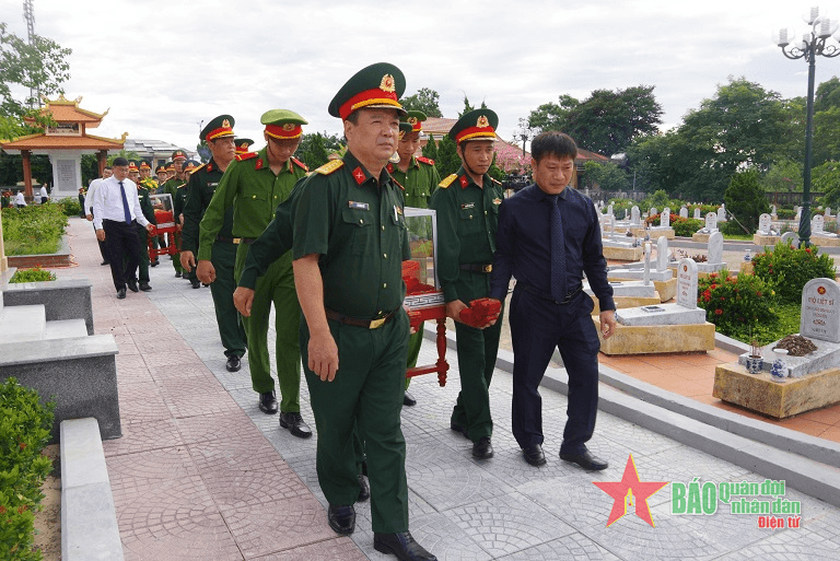Huyện Hải Lăng, tỉnh Quảng Trị tổ chức Lễ truy điệu và an táng 6 hài cốt liệt sĩ
