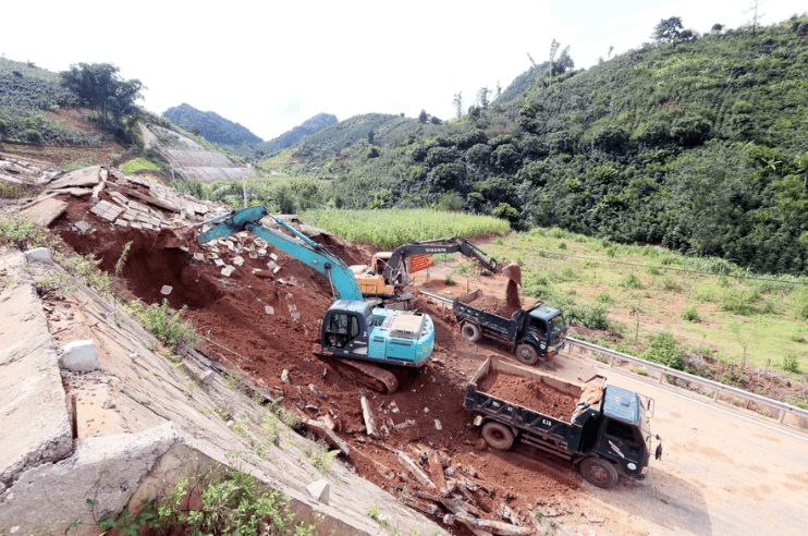 Sạt lở hàng nghìn m3 đất tại tuyến đường tránh TP Sơn La