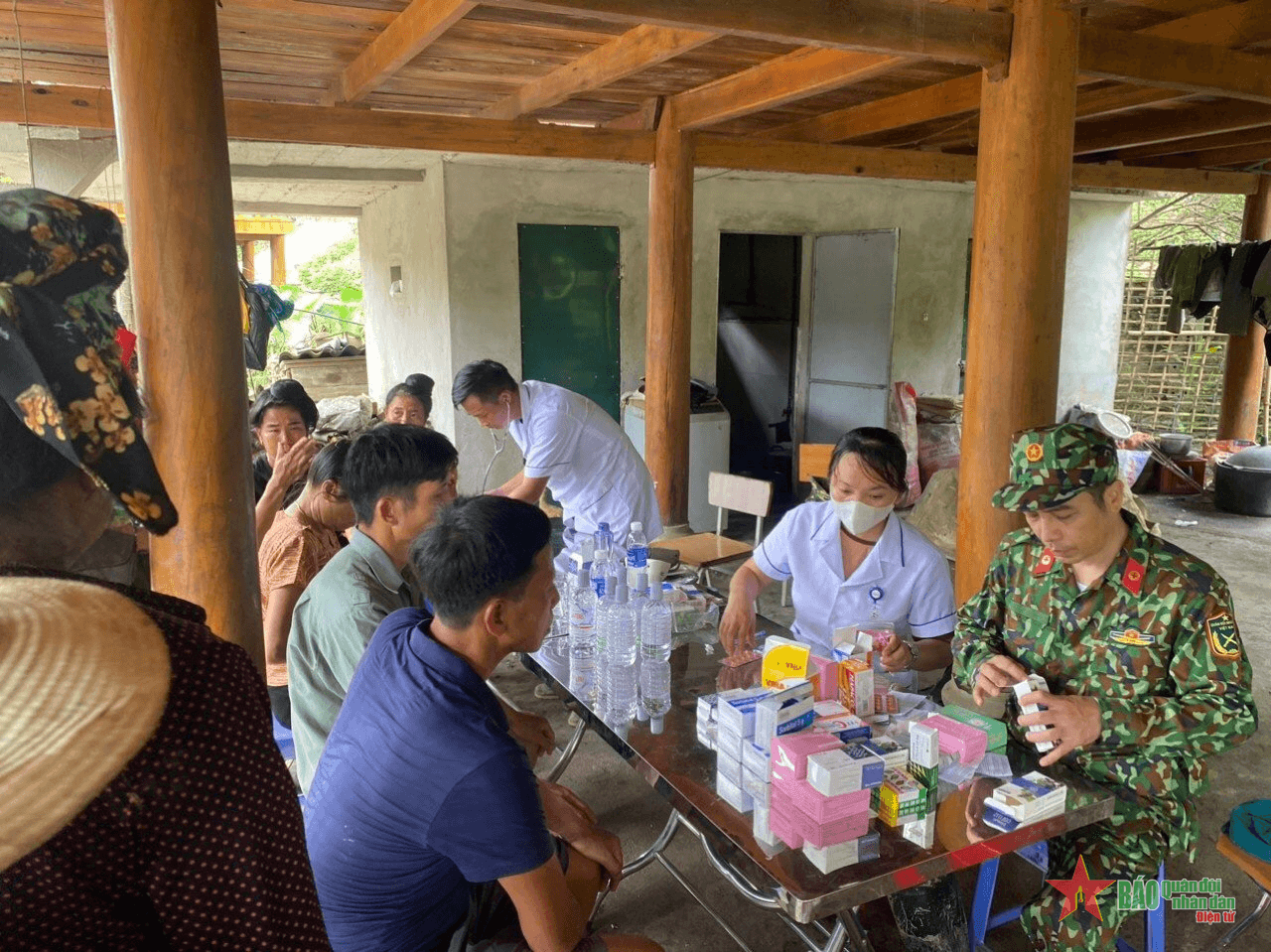 Điện Biên: Khám bệnh, cấp thuốc miễn phí cho người dân vùng lũ