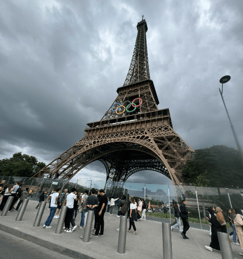 Olympic, một Paris lạ lắm!