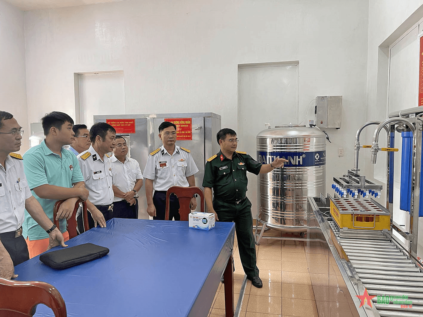 Lữ đoàn 125 nhận bàn giao hệ thống máy lọc nước tinh khiết