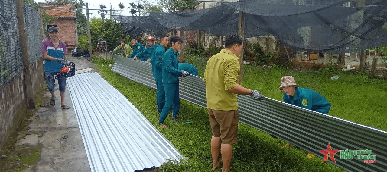 Bến Tre: Giúp nhân dân khắc phục hậu quả lốc xoáy