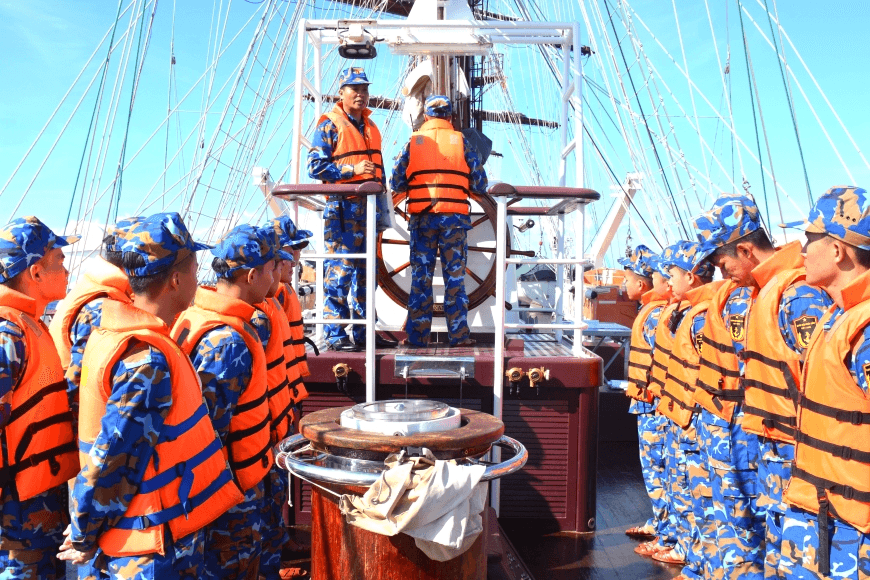 Tàu buồm 286 - Lê Quý Đôn cập cảng Muara, Brunei