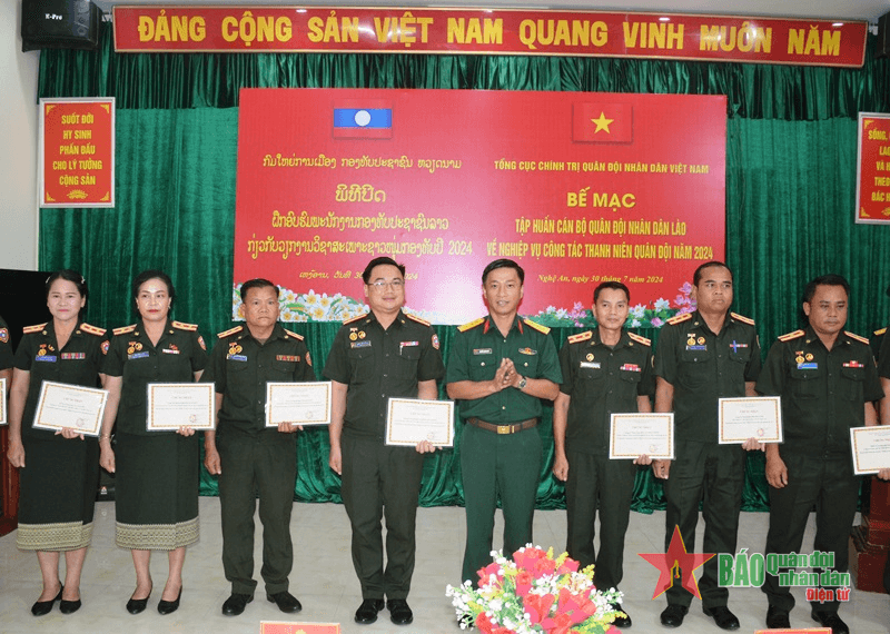 Bế mạc lớp tập huấn cán bộ Quân đội nhân dân Lào về nghiệp vụ công tác Thanh niên Quân đội