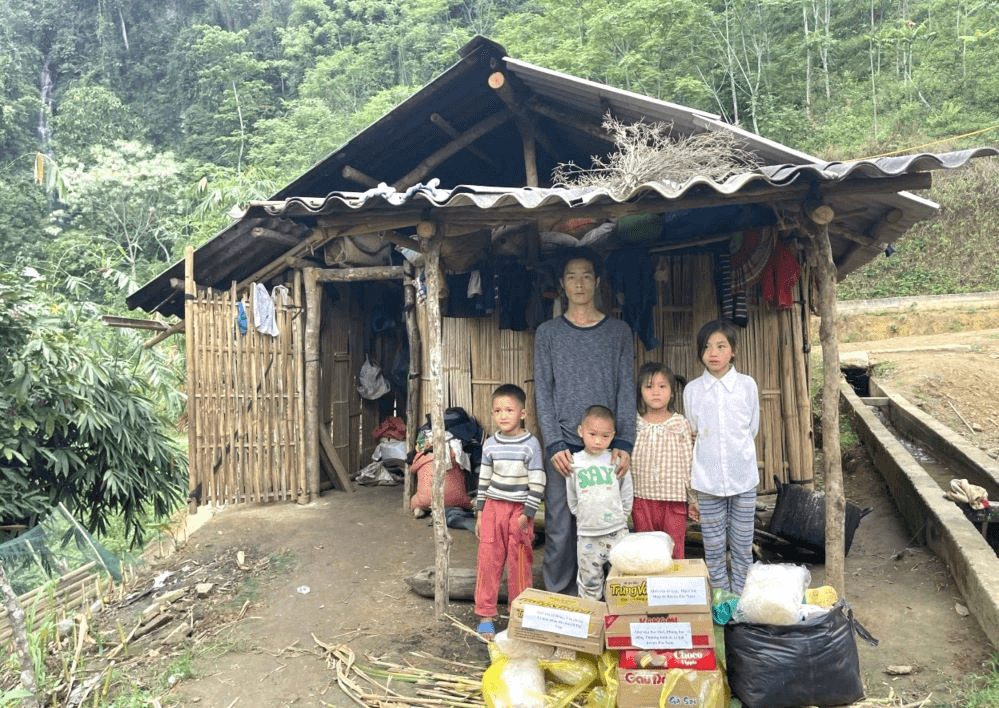 Thư về tòa soạn: Bố câm, điếc nuôi 4 con nhỏ trong ngôi nhà tạm bợ