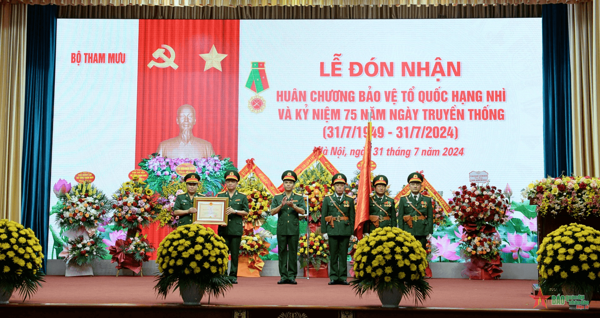Bộ Tham mưu Binh chủng Thông tin liên lạc đón nhận Huân chương Bảo vệ Tổ quốc hạng Nhì