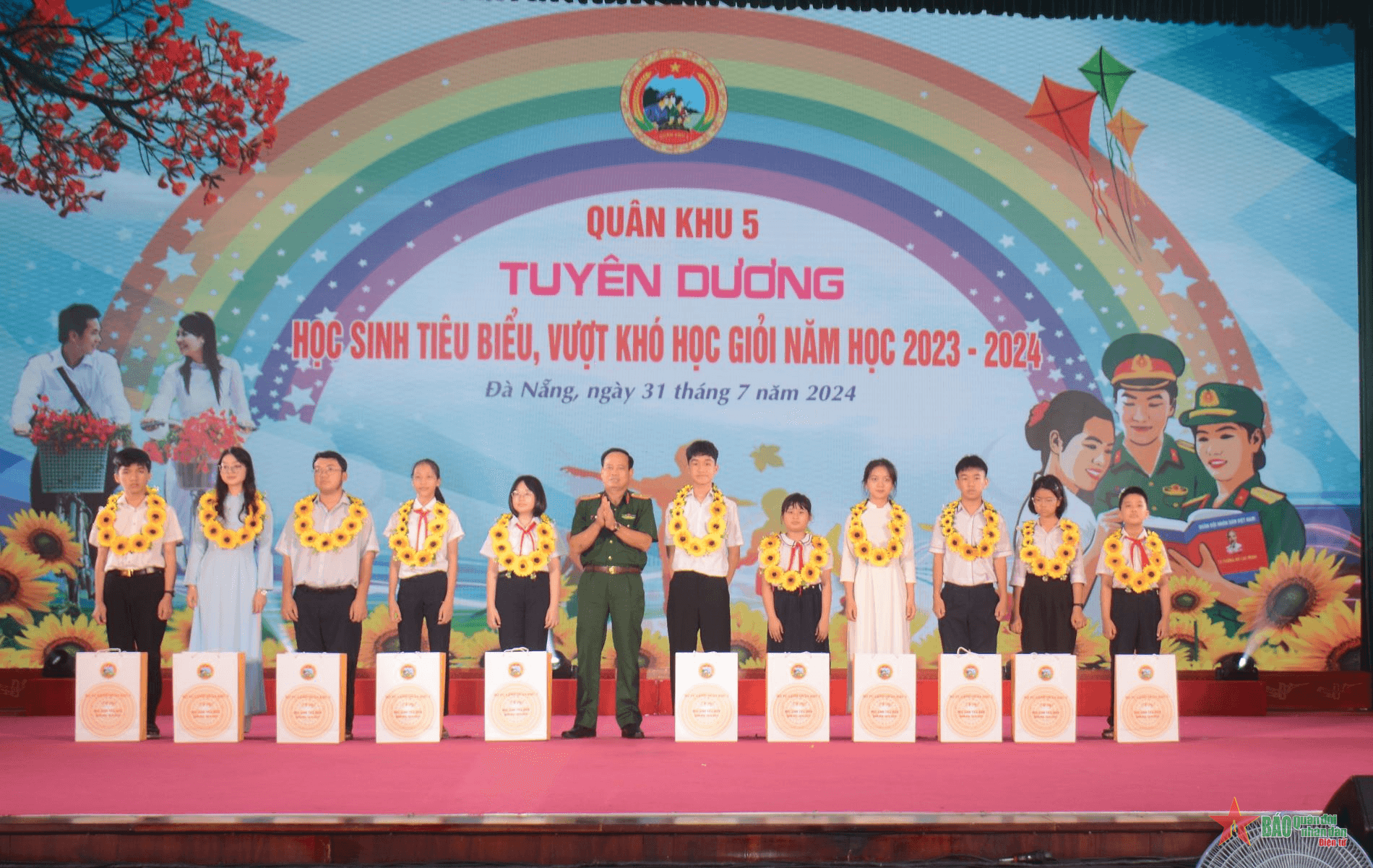 Quân khu 5 tuyên dương 233 học sinh tiêu biểu, vượt khó học giỏi