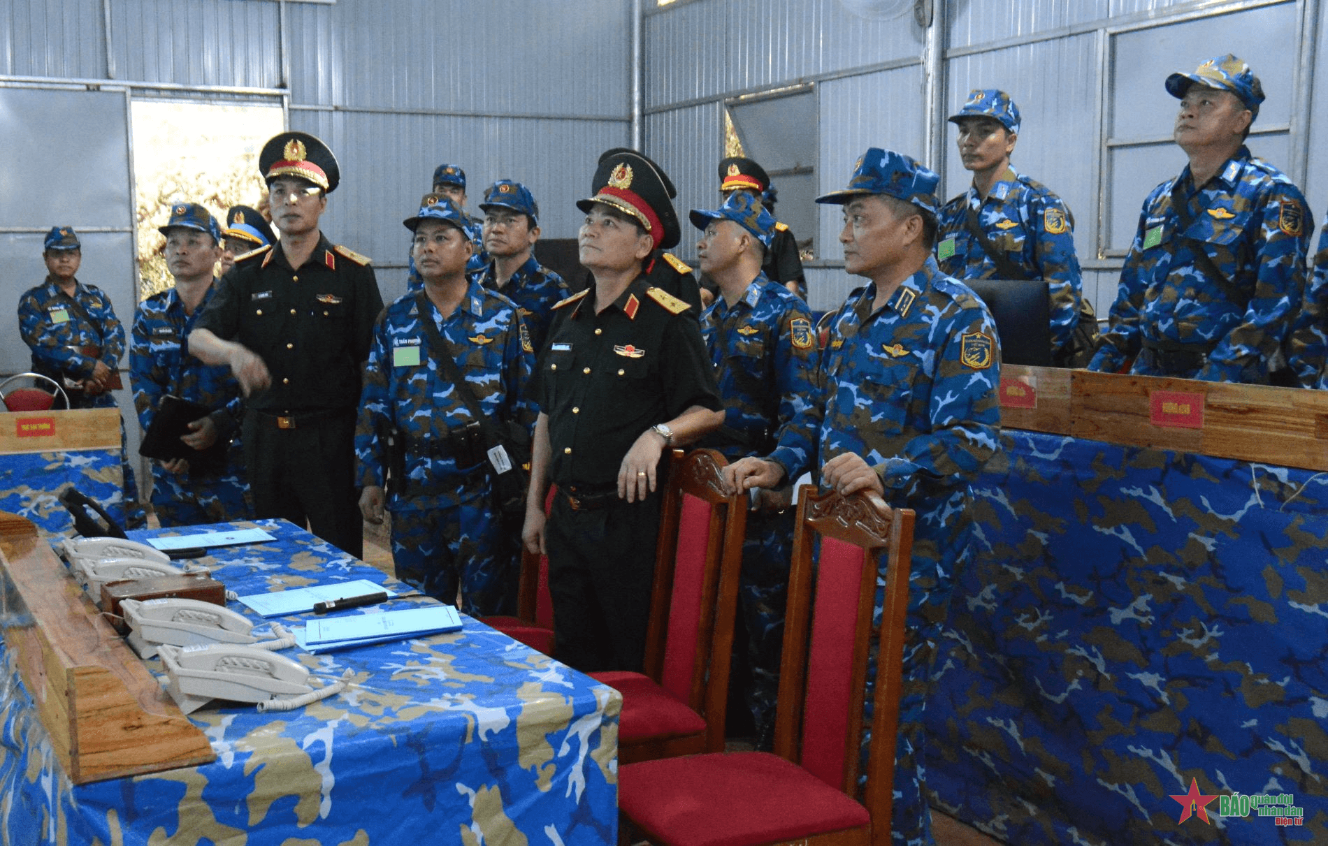 Trung tướng Phạm Trường Sơn kiểm tra diễn tập của Quân chủng Phòng không-Không quân tại miền Trung