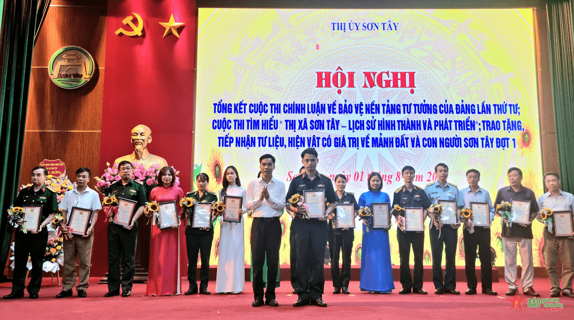 Thị xã Sơn Tây (TP Hà Nội): Khen thưởng nhiều tập thể, cá nhân đoạt giải tại các cuộc thi chính luận