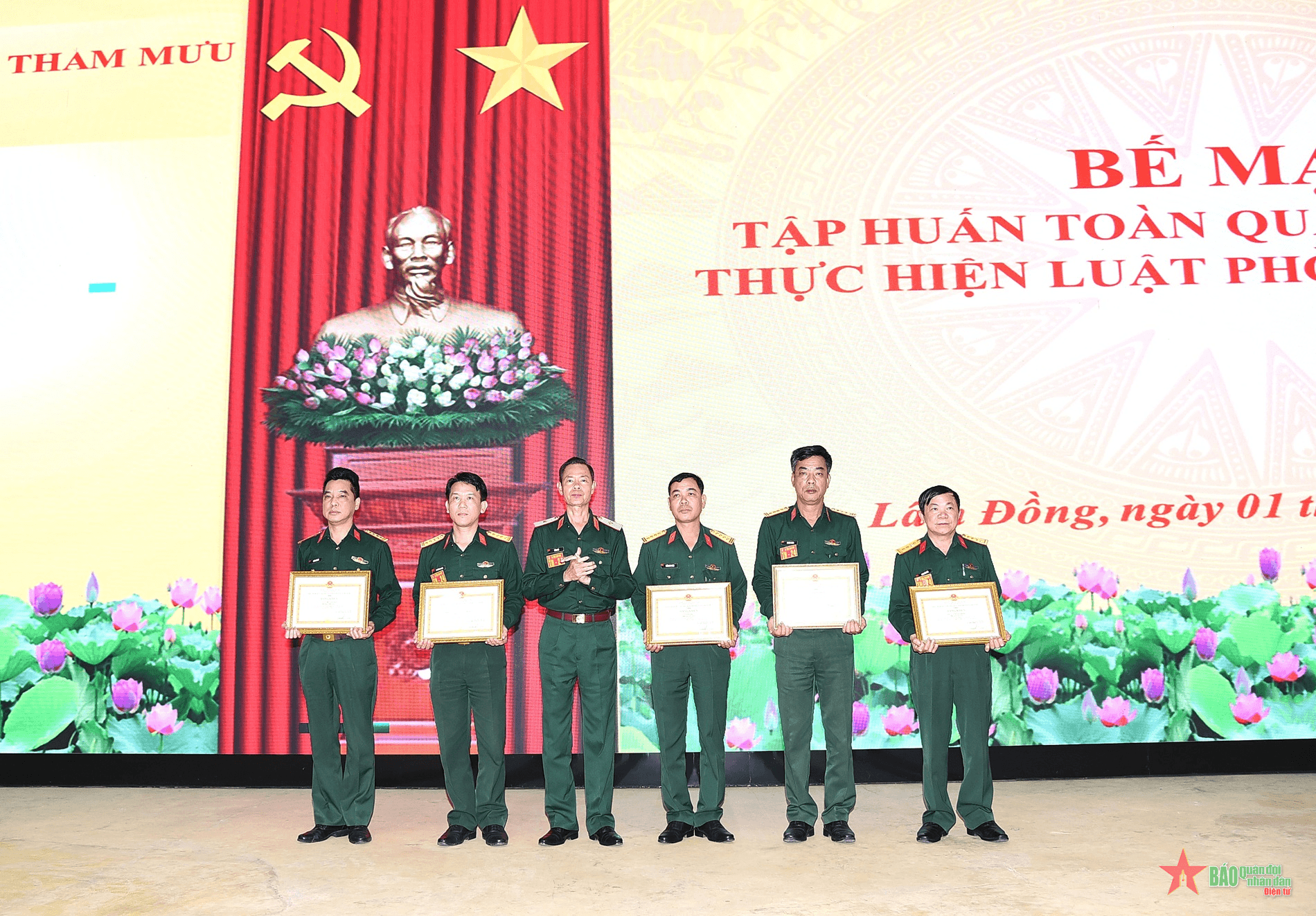 Bế mạc tập huấn toàn quân, triển khai thực hiện Luật Phòng thủ dân sự năm 2024