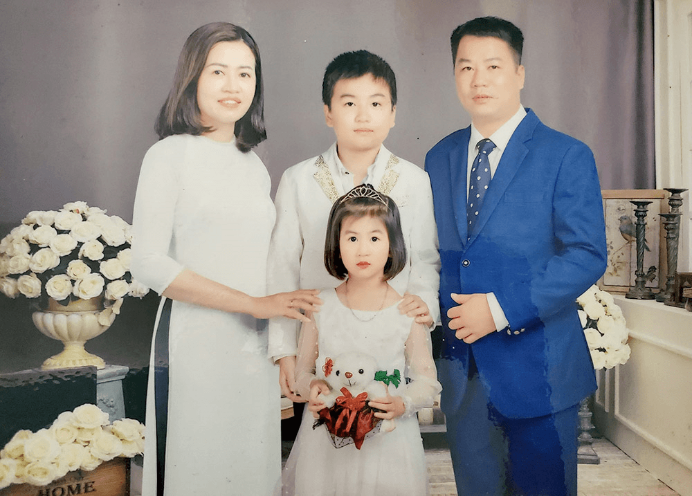 Vợ chồng cùng thi đua
