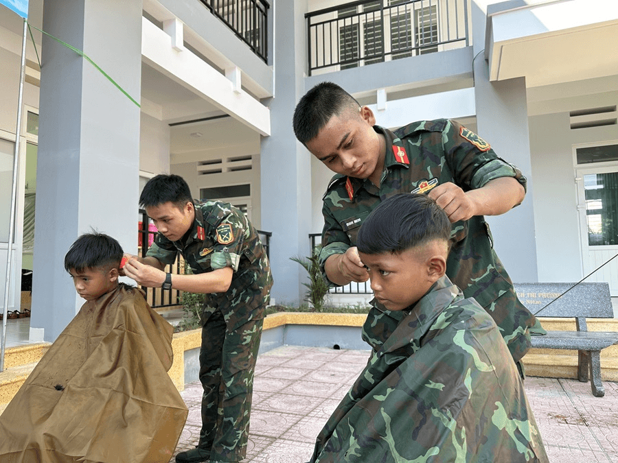 Trường Sĩ quan Thông tin tổ chức Chiến dịch “Hành quân xanh” năm 2024