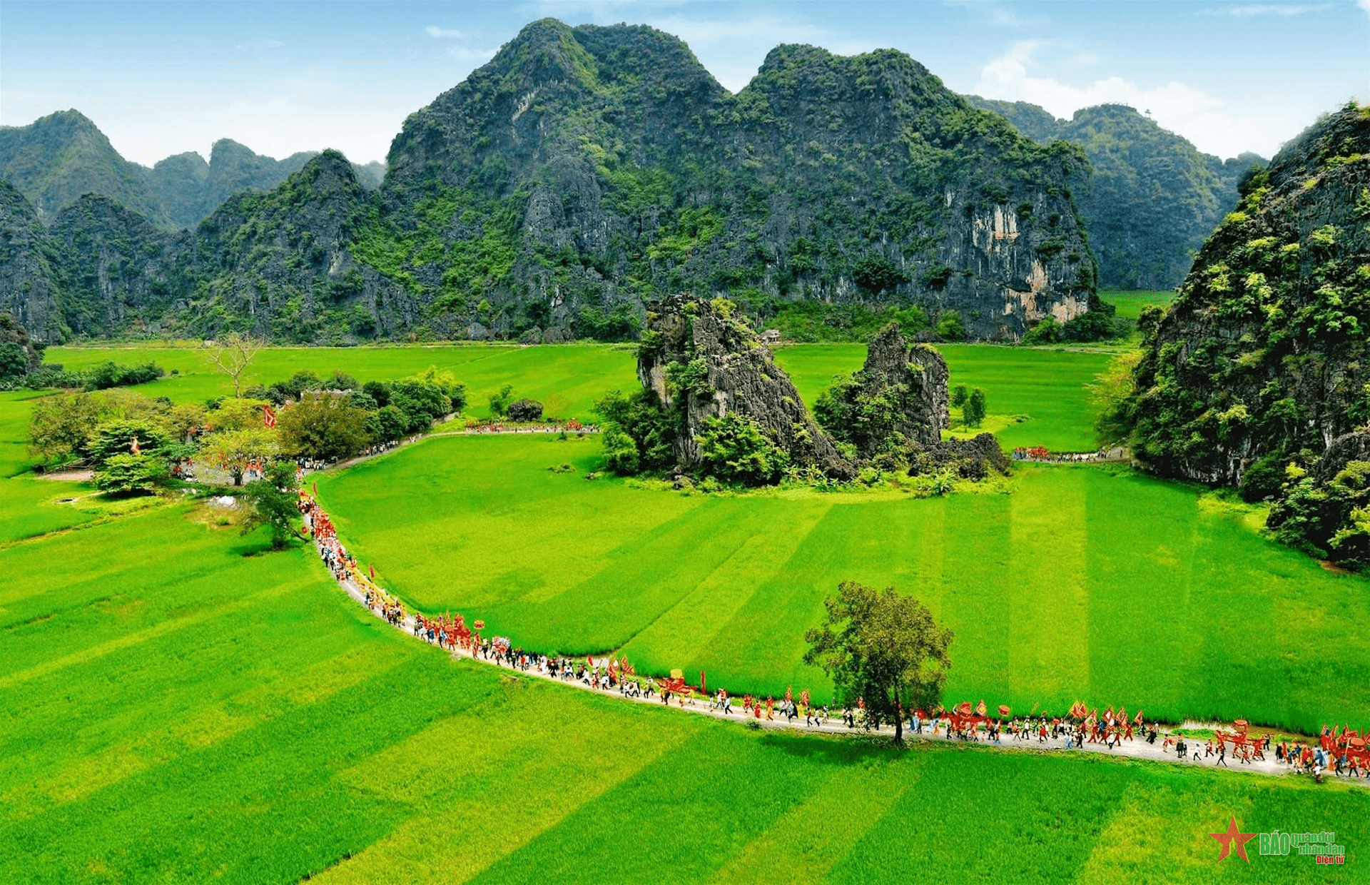 Cố đô Hoa Lư Ninh Bình hấp dẫn du khách với Festival “Dòng chảy Di sản”