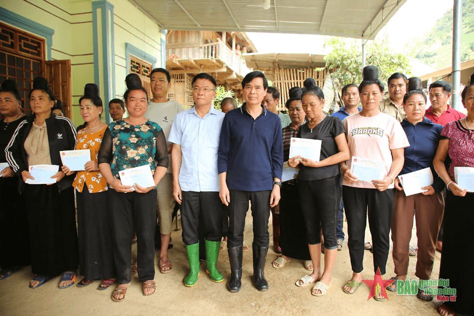 Phó thủ tướng Chính phủ Lê Thành Long kiểm tra vùng ngập úng tại xã Chiềng Đen, thành phố Sơn La

​