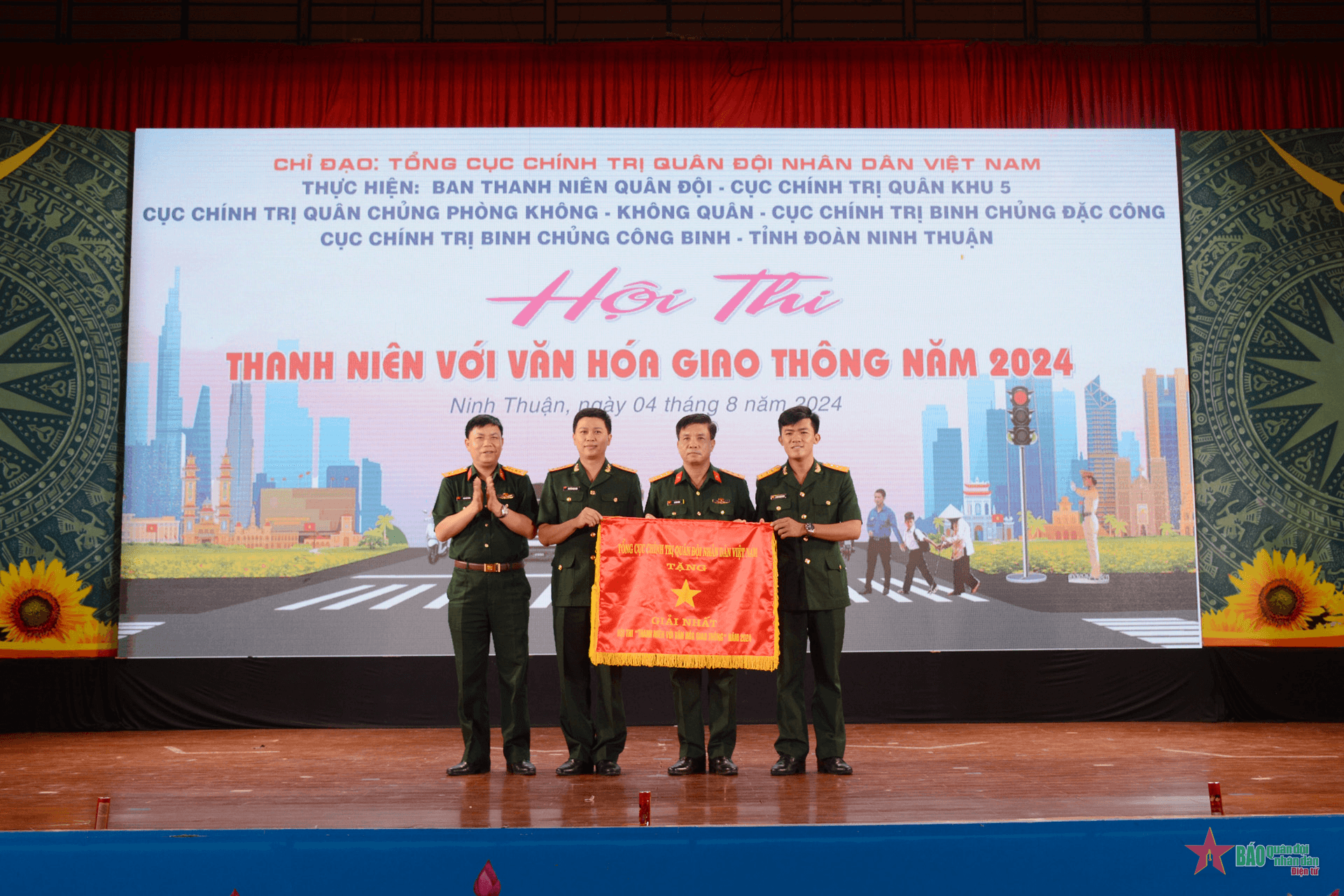 Đội Quân khu 5 đoạt giải Nhất hội thi “Thanh niên với văn hóa giao thông”