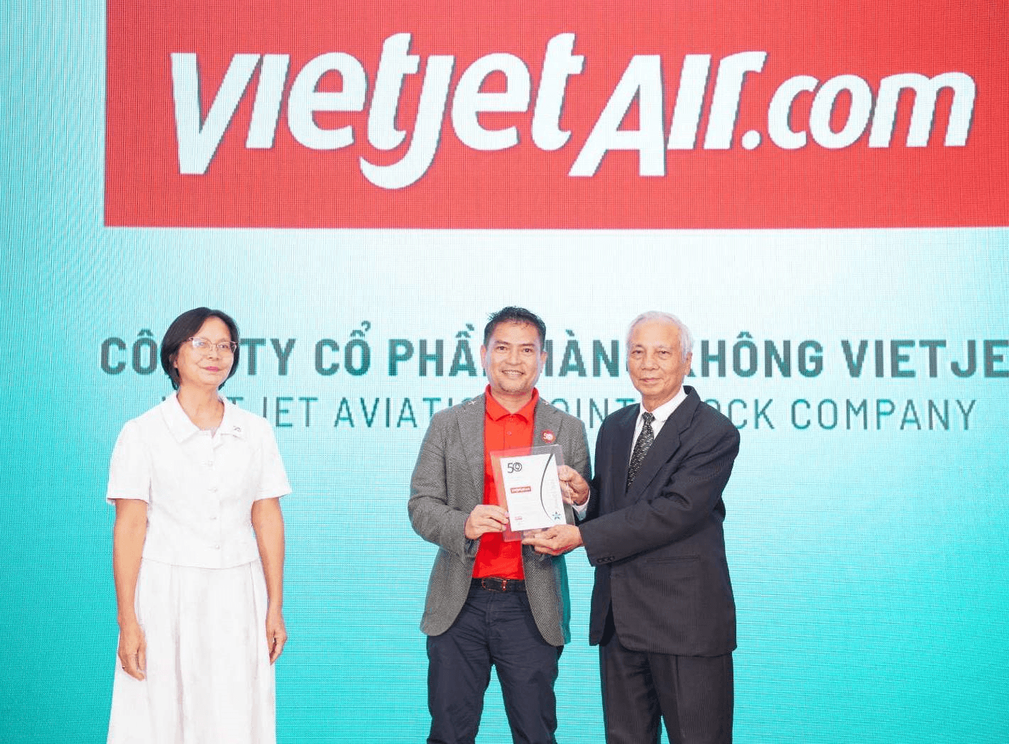 Vietjet được vinh danh trong Top 50 doanh nghiệp phát triển bền vững tiêu biểu 2024