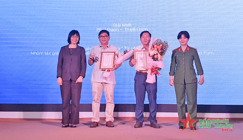 Trao Giải báo chí khu vực Tây Nguyên lần thứ I

​
