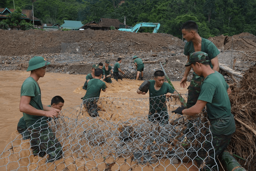 Sát cánh cùng nhân dân vùng lũ Mường Pồn