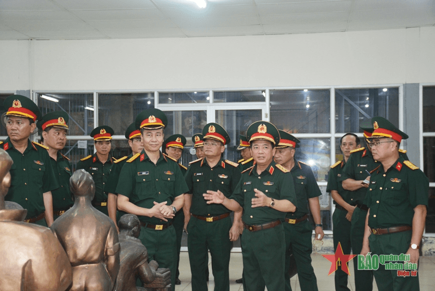 Thượng tướng Trịnh Văn Quyết kiểm tra một số đơn vị trên địa bàn TP Hà Nội