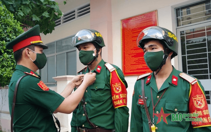 Quán triệt chấp hành nghiêm quy định về lễ tiết tác phong quân nhân
