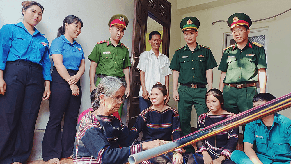 Những "cầu nối" giữa ý Đảng - lòng dân