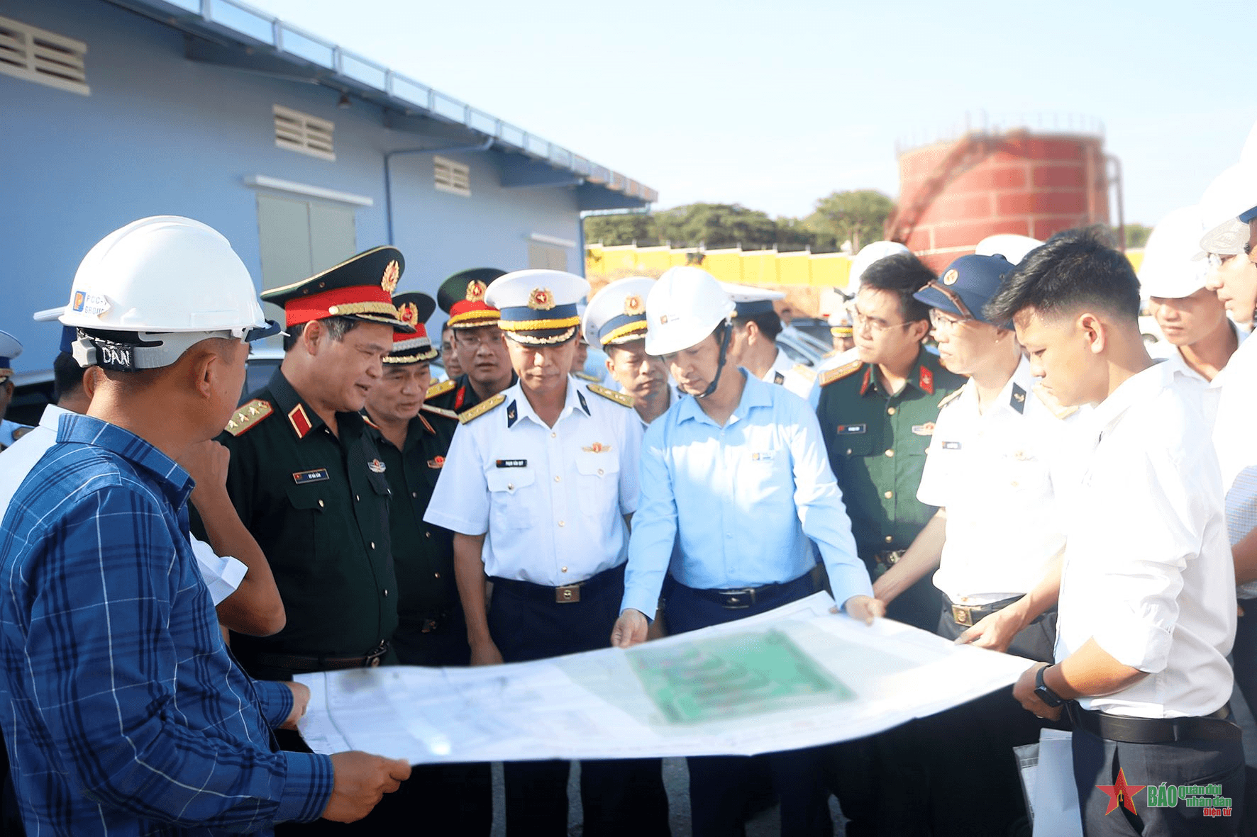 Thượng tướng Vũ Hải Sản kiểm tra tại Vùng 4 Hải quân