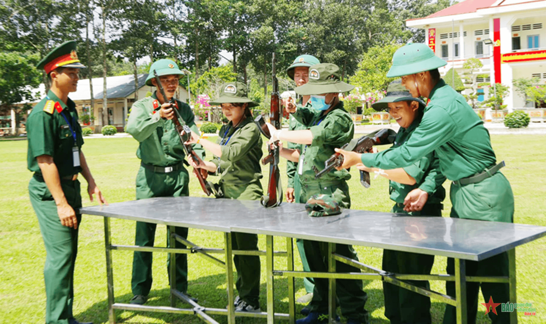 Trải nghiệm chương trình “Em yêu chiến sĩ Quân đội nhân dân Việt Nam”