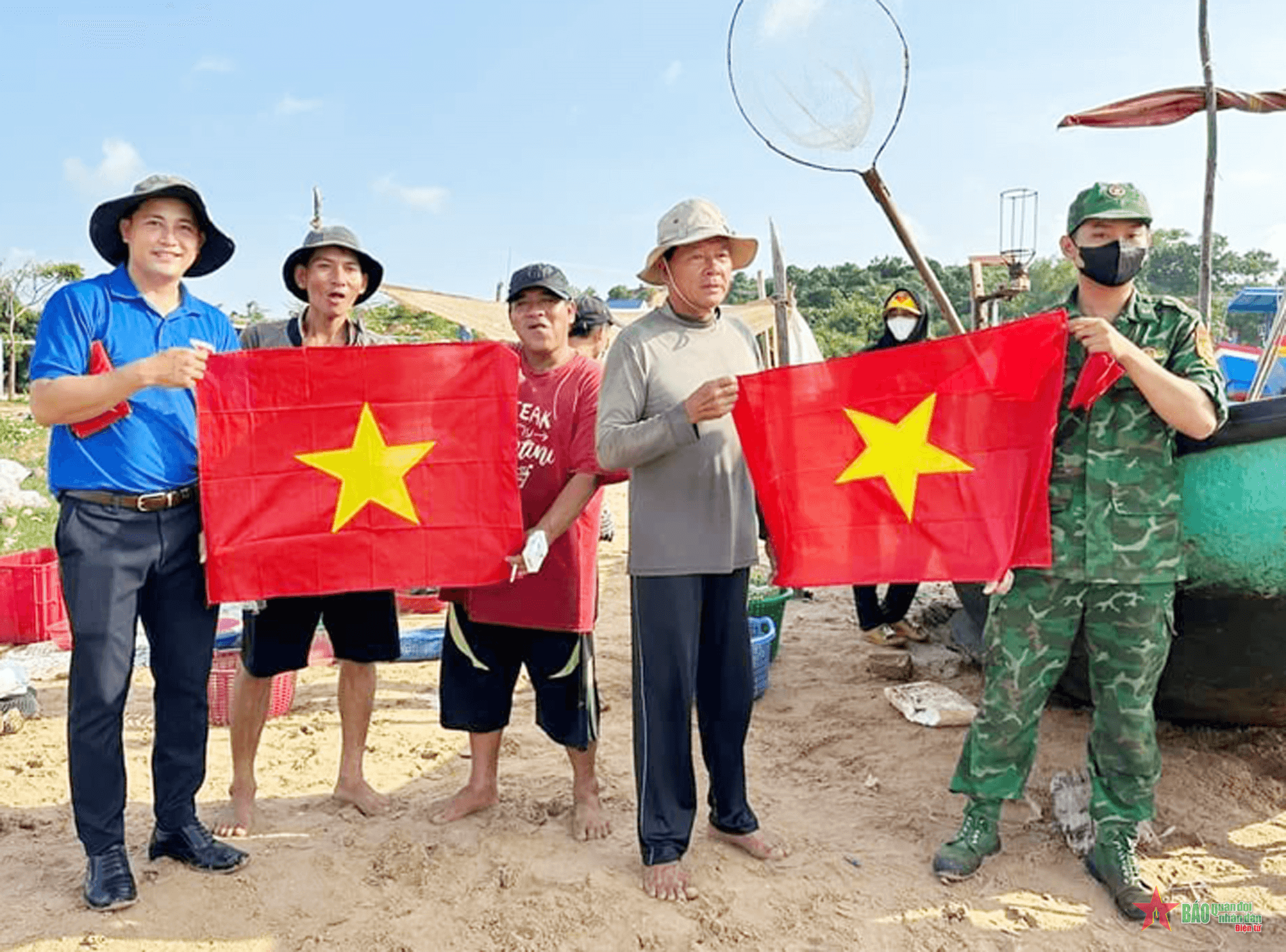 Tuổi trẻ Bình Thuận xung kích tình nguyện bảo vệ môi trường biển