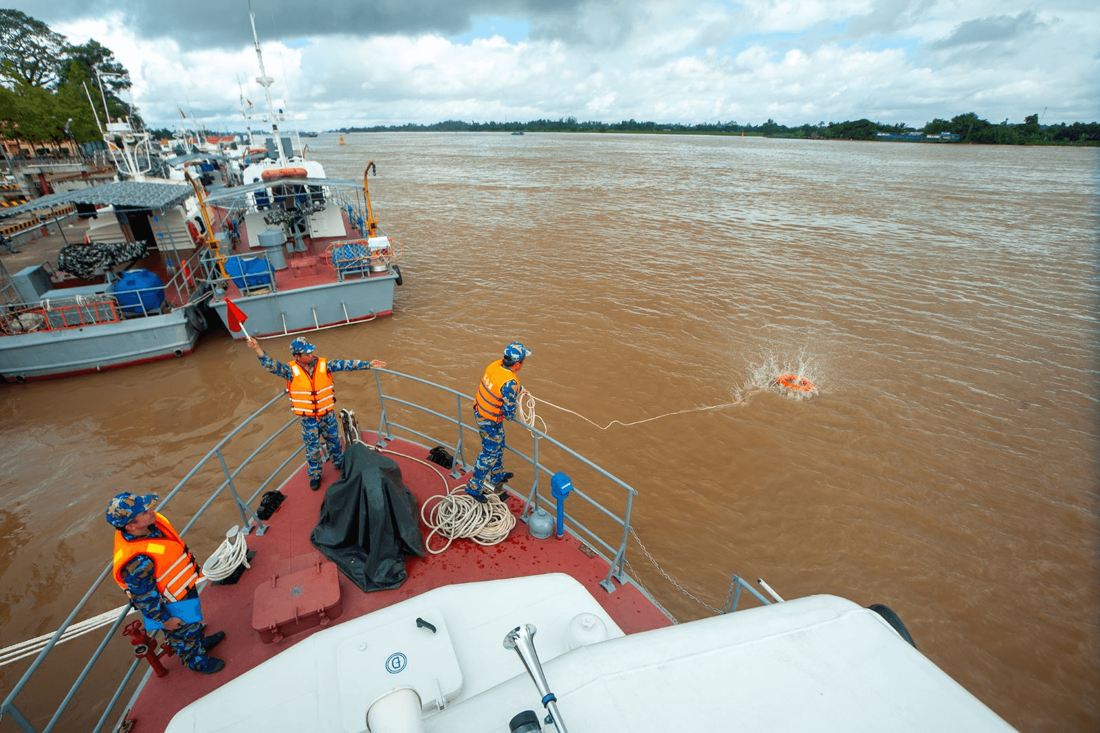 "Hiệp sĩ" vùng sông nước